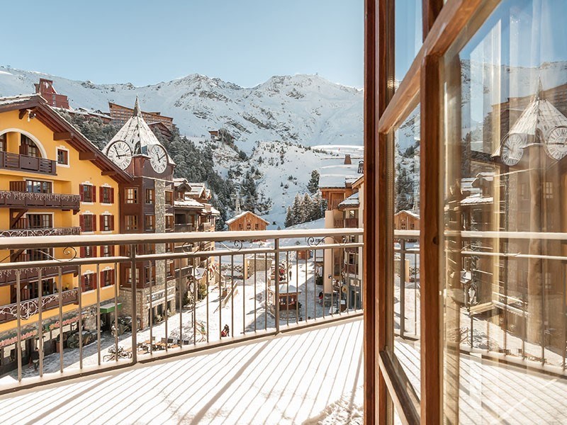 Vue sur les arcs depuis un balcon